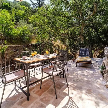 Дом отдыха Stone Bridge *